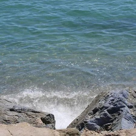 Au Bord De Mer, Avec Vue Mer Et Acces Plage