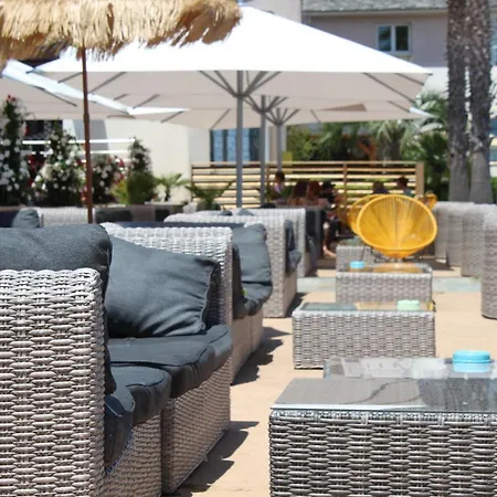 Au Bord De Mer, Avec Vue Mer Et Acces Plage