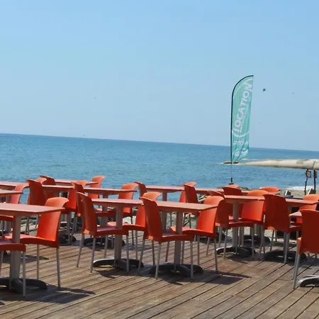 Au Bord De Mer, Avec Vue Mer Et Acces Plage