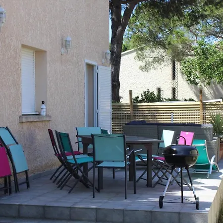 Au Bord De Mer, Avec Vue Mer Et Accès Plage